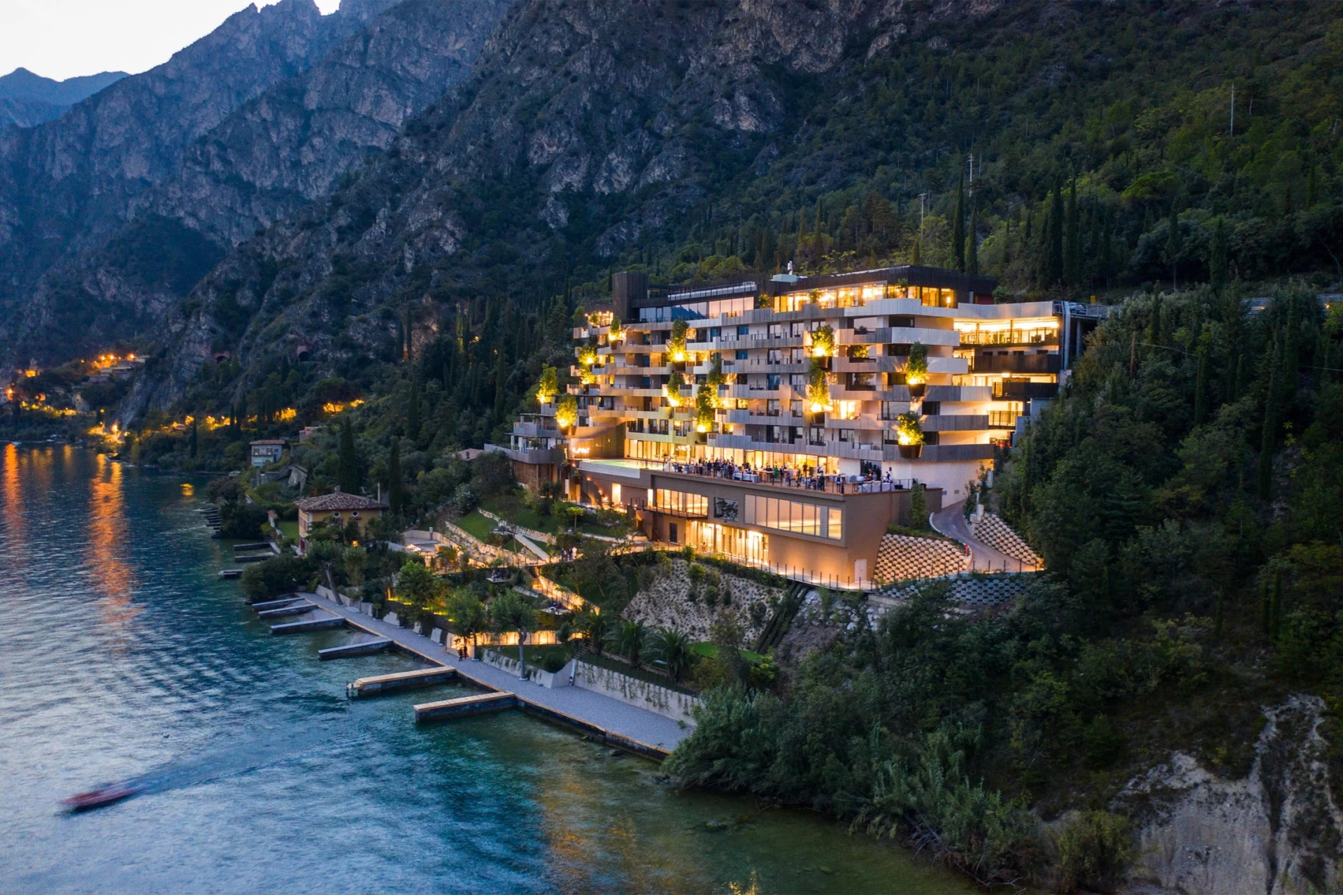 Odkryj jezioro Garda i przepiękne Eala Luxury Spa z grafikami Glamora