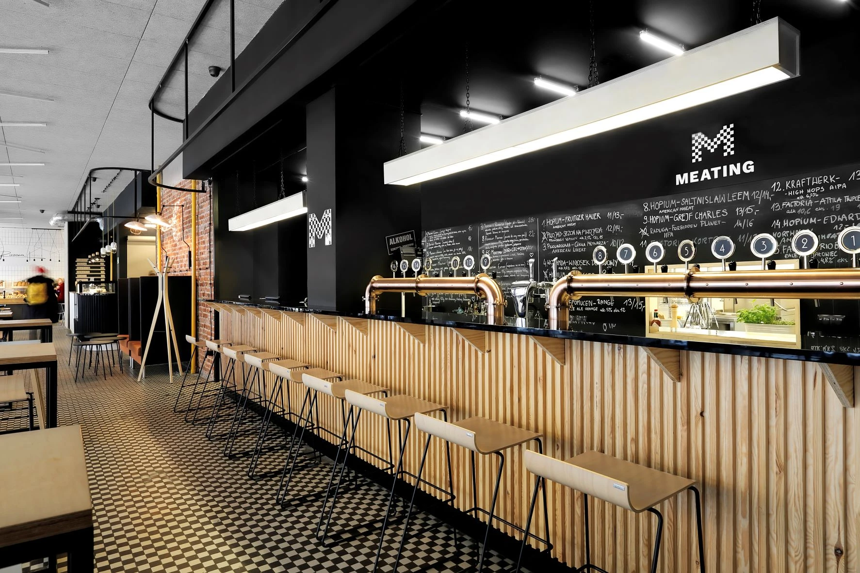 „Delikatesy” w Opolu. Food court w vintage’owych wnętrzach kultowego sklepu