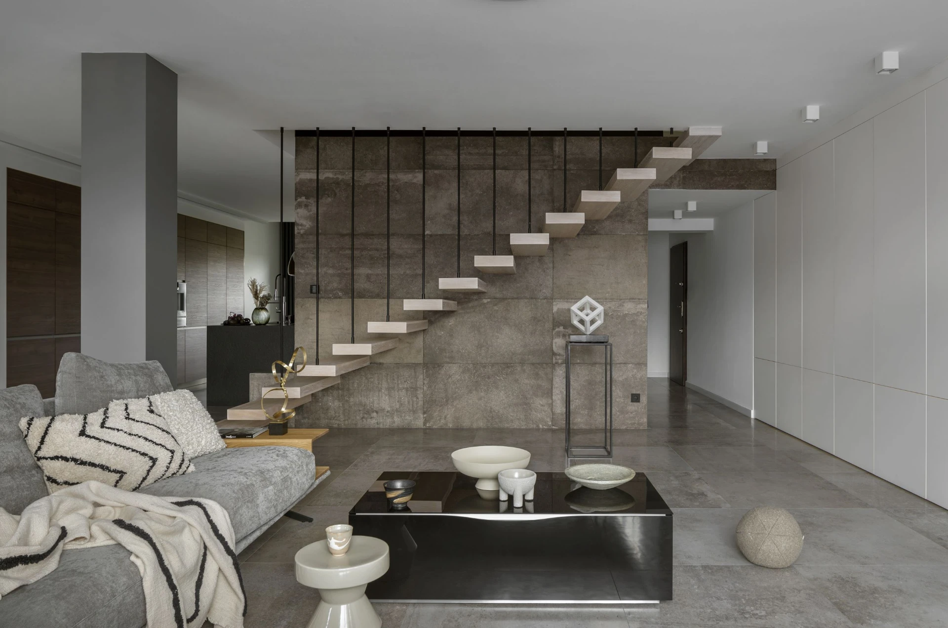 Głębia minimalizmu. Design i sztuka w dwupoziomowym apartamencie w Krakowie