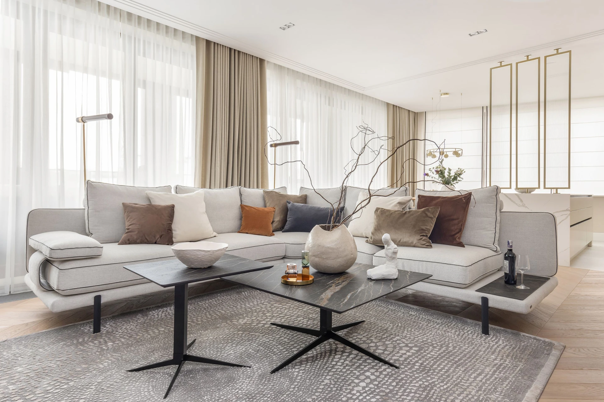 Muśnięty złotem - elegancki apartament w Warszawie