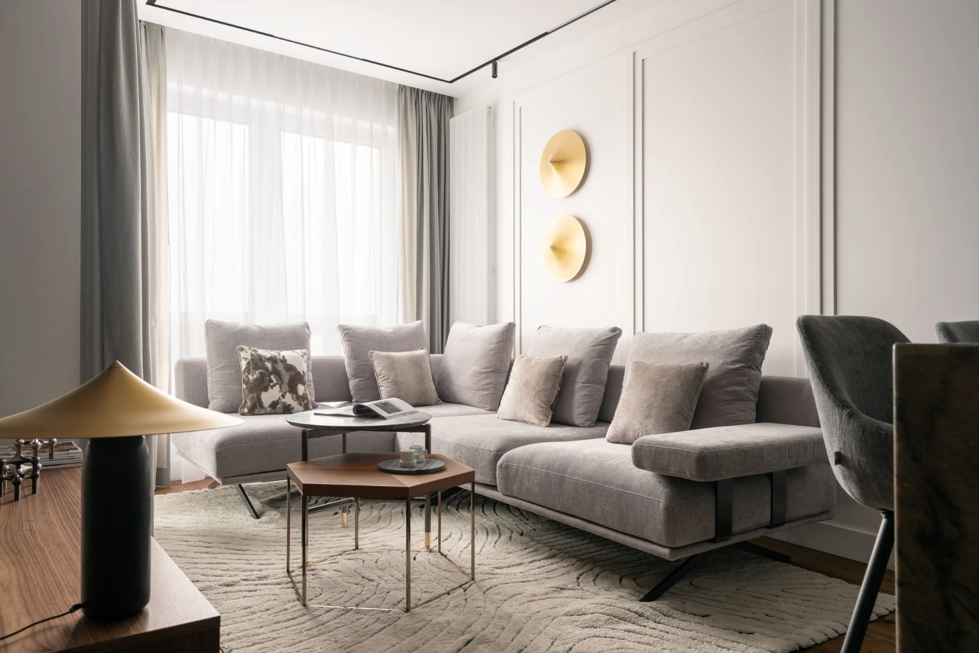 Efekt równowagi. Mieszkanie inwestycyjne projektu Piotra Łucyana z Art’Up Interiors