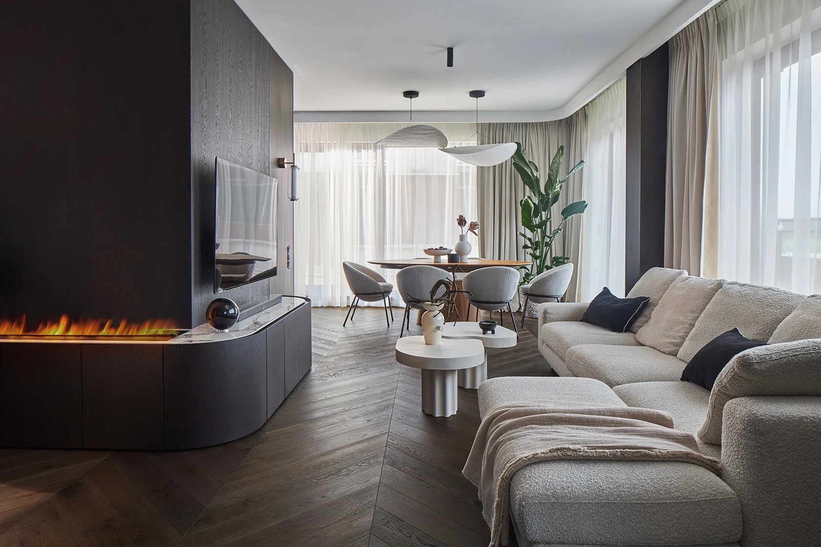 Mocna strona kobiecości. Siła kontrastów w apartamencie projektu Deer Design