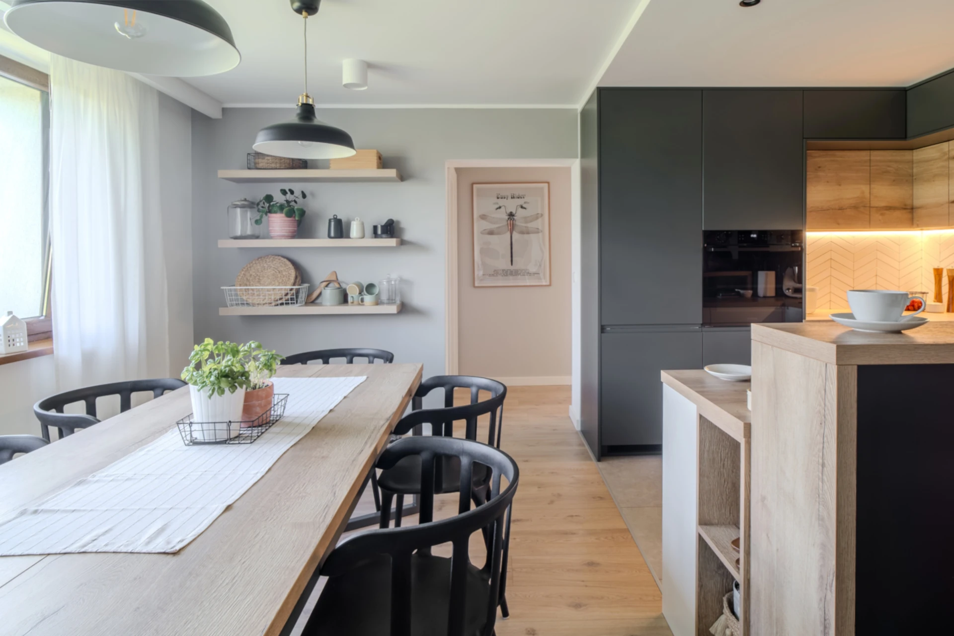 Z PRL-u do Skandynawii - modernizacja domu “kostki”. Projekt  RDWN Studio