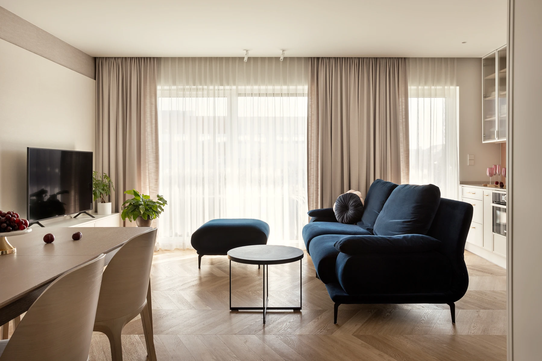Wnętrze z duszą. Mieszkanie w Tychach, które łączy dwa światy – z udziałem produktów Dekorian Home