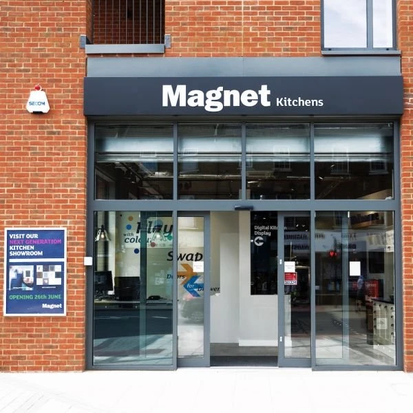 Showroom Magnet